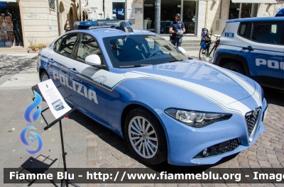 Alfa Romeo Nuova Giulia
Polizia di Stato
Squadra Volante
Allestimento FCA
POLIZIA M7155
Parole chiave: Alfa_Romeo Nuova_Giulia POLIZIA_M7155