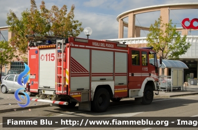 Iveco EuroFire 140E28 4x4 I serie
Vigili del Fuoco
Comando Provinciale di Arezzo
Distaccamento di Bibbiena
AutoPompaSerbatoio allestimento Iveco-Magirus
VF 22763
Parole chiave: Iveco EuroFire_140E28_4x4_Iserie Vigili_del_Fuoco Comando_Provinciale_Arezzo VF22763