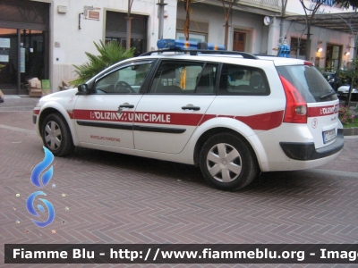 Renault Megane Grandtour II serie
Polizia Municipale Montelupo (FI)
Parole chiave: Renault Megane_Grandtour_IIserie