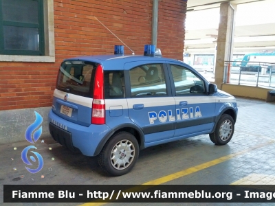 Fiat Nuova Panda 4x4 I serie
Polizia di Stato
POLIZIA H4622
Parole chiave: Fiat Nuova_Panda_4x4_Iserie POLIZIAH4622