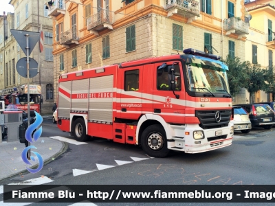 Mercedes-Benz Actros 1841 II serie
Vigili del Fuoco
Comando Provinciale di La Spezia
AutoPompaSerbatoio allestimento Bai
VF 24458
Parole chiave: Mercedes_Benz Actros 1841_IIserie Vigili_del_Fuoco VF_24458