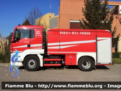 Man TGS 18.320 I serie
Vigili del Fuoco
Comando Provinciale di Firenze
Distaccamento di Firenze Ovest
AutoBottePompa allestimento Bai
VF 27990
Parole chiave: Man TGS_18_320_Iserie Vigili_del_Fuoco Comando_Provinciale_Firenze VF_27990