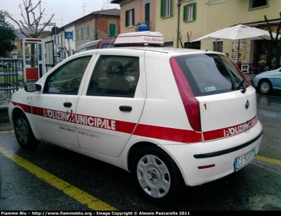 Fiat Punto III serie
Polizia Municipale Serravalle Pistoiese (PT)
Allestita Giorgetti Car
Parole chiave: Fiat Punto_IIIserie PM_Serravalle_Pistoiese