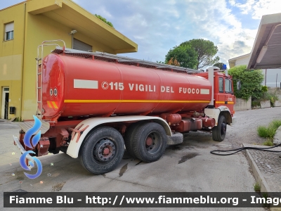 Iveco 175-24
Vigili del Fuoco
Comando provinciale di Pesaro 
Ex Comando provinciale di Ascoli Piceno 
VF 17481
Parole chiave: Iveco 175-24 VF17481