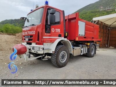 Iveco EuroCargo 150E30 4X4 III serie
Vigili del Fuoco
Comando Provinciale di Ascoli Piceno
Autocarro Scarrabile Allestimento Magirus-Molinari
VF 28995
Parole chiave: Iveco EuroCargo_150E30_4X4_IIIserie VF28995