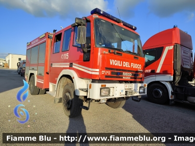 Iveco EuroFire 140E28 4X4 
Vigili del Fuoco
Comando Provinciale di Ascoli Piceno
Allestimento Magirus
VF 22765
Parole chiave: Iveco EuroFire_140E28_4X4_Iserie VF22765