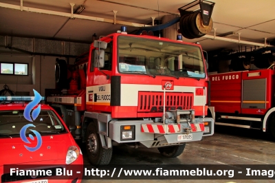 Astra BM305F
Vigili del Fuoco
Comando Provinciale di Chieti
AutoGru da 25 ton allestimento Agis
VF 17035
Parole chiave: Astra BM305F VF17035