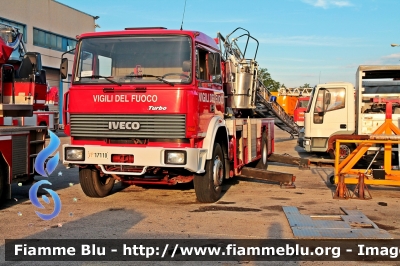 Iveco 190-26
Vigili del Fuoco
Comando Provinciale dell'Aquila
Distaccamento Permanente di Avezzano
AutoScala allestimento Iveco Magirus
VF17111
Parole chiave: Iveco 190-26 VF17111