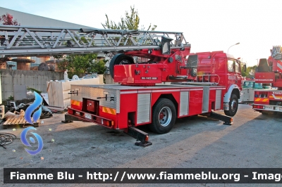 Iveco 190-26
Vigili del Fuoco
Comando Provinciale dell'Aquila
Distaccamento Permanente di Avezzano
AutoScala allestimento Iveco Magirus
VF17111
Parole chiave: Iveco 190-26 VF17111