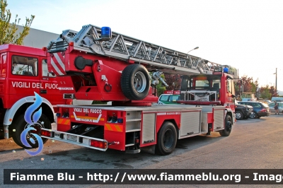 Iveco EuroFire 150E27 I serie
Vigili del Fuoco
Comando Provinciale di Viterbo
AutoScala da 32 metri allestimento Iveco-Magirus
VF 19937
Parole chiave: Iveco EuroFire_150E27_Iserie VF19937