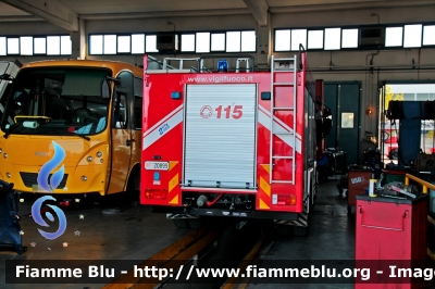 Iveco City2000 100E21 I serie
Vigili del Fuoco
Comando Provinciale di Livorno
Distaccamento Permanente di Portoferraio 
AutoPompaSerbatoio allestimento Iveco-Magirus
VF 20889
Parole chiave: Iveco City2000_100E21_Iserie VF20889