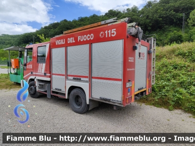 Iveco CityEuroFire 100E21 I serie
Vigili del Fuoco
Comando Provinciale di Ascoli Piceno
Distaccamento Permanente di Arquata del Tronto
Allestimento Magirus
VF 20976
Parole chiave: Iveco CityEuroFire_100E21_Iserie VF20976