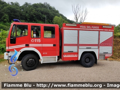 Iveco EuroFire 140E28 4x4 I serie
Vigili del Fuoco
Comando Provinciale di Ascoli Piceno
Distaccamento Permanente di Arquata del Tronto
Allestimento Magirus
VF 22765
Parole chiave: Iveco EuroFire_140E28_4x4_Iserie VF22765