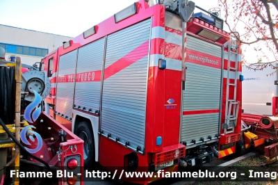 Mercedes-Benz Actros 1841 II serie
Vigili del Fuoco
AutoPompaSerbatoio allestimento Bai
VF 23367
Parole chiave: Mercedes-Benz Actros_1841_IIserie VF23367