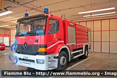 Mercedes-Benz Atego 1828 I serie
Vigili del Fuoco
Comando Provinciale di Ancona
Distaccamento Permanente di Senigallia (AN)
AutoBottePompa allestimento BAI
VF 21106
Parole chiave: Mercedes-Benz Atego_1828_Iserie VF2106