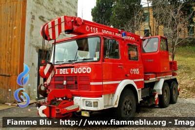 Fiat 697NP
Vigili del Fuoco
Comando Provinciale di Macerata
AutoGru da 16 ton allestimento Cristanini
VF 10681
Parole chiave: Fiat 697NP VF10681