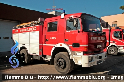 Iveco 190-26
Vigili del Fuoco
Comando Provinciale di Ancona
Distaccamento Permanente di Osimo (AN)
AutoPompaSerbatoio allestimento Baribbi
VF 15802
Parole chiave: Iveco 190-26 VF15802