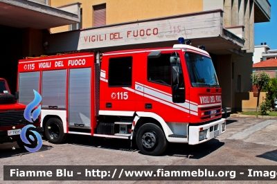 Iveco City2000 100E21 I serie
Vigili del Fuoco
Comando Provinciale di Teramo
Distaccamento Permanente di Roseto degli Abruzzi (TE)
AutoPompaSerbatoio allestimento Iveco-Magirus
VF 21283
Parole chiave: Iveco City2000_100E21_Iserie VF21283