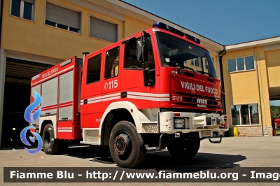 Iveco EuroFire 140E28 4x4 I serie
Vigili del Fuoco
Comando Provinciale dell'Aquila
AutoPompaSerbatoio allestimento Iveco-Magirus
VF 22699
Parole chiave: Iveco EuroFire_140E28_4x4_Iserie VF22699