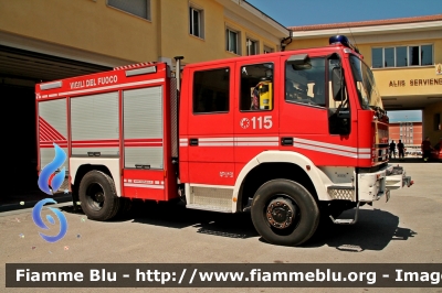 Iveco EuroFire 140E28 4x4 I serie
Vigili del Fuoco
Comando Provinciale dell'Aquila
AutoPompaSerbatoio allestimento Iveco-Magirus
VF 22699
Parole chiave: Iveco EuroFire_140E28_4x4_Iserie VF22699