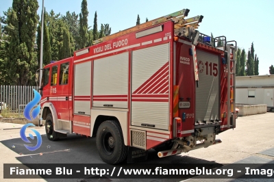 Iveco EuroFire 140E28 4x4 I serie
Vigili del Fuoco
Comando Provinciale dell'Aquila
AutoPompaSerbatoio allestimento Iveco-Magirus
VF 22699
Parole chiave: Iveco EuroFire_140E28_4x4_Iserie VF22699