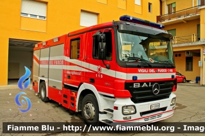 Mercedes-Benz Actros 1841 II serie
Vigili del Fuoco
Comando Provinciale di Macerata
AutoPompaSerbatoio allestimento Bai
VF 22608
Parole chiave: Mercedes-Benz Actros_1841_IIserie VF22608