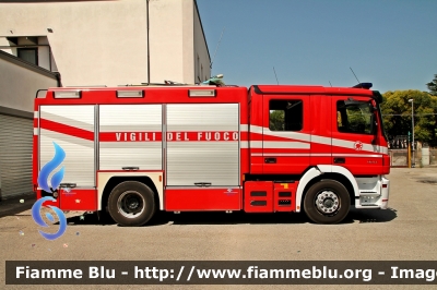 Mercedes-Benz Actros 1841 II serie
Vigili del Fuoco
Comando Provinciale di Perugia
Distaccamento Permanente di Spoleto (PG)
AutoPompaSerbatoio allestimento BAI
VF 23347
Parole chiave: Mercedes-Benz Actros_1841_IIserie VF23347