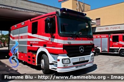 Mercedes-Benz Actros 1841 II serie
Vigili del Fuoco
Comando Provinciale di Teramo
Distaccamento Permanente di Roseto degli Abruzzi (TE)
AutoPompaSerbatoio allestimento Bai
VF 24466
Parole chiave: Mercedes-Benz Actros_1841_IIserie VF24466