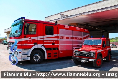 Mercedes-Benz Actros 1841 II serie
Vigili del Fuoco
Comando Provinciale di Teramo
Distaccamento Permanente di Roseto degli Abruzzi (TE)
AutoPompaSerbatoio allestimento Bai
VF 24466
Parole chiave: Mercedes-Benz Actros_1841_IIserie VF24466