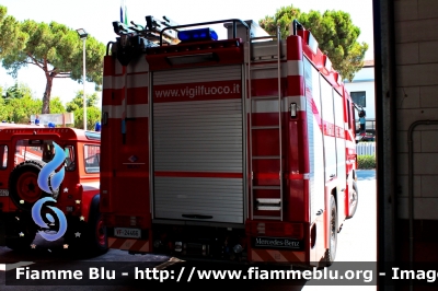 Mercedes-Benz Actros 1841 II serie
Vigili del Fuoco
Comando Provinciale di Teramo
Distaccamento Permanente di Roseto degli Abruzzi (TE)
AutoPompaSerbatoio allestimento Bai
VF 24466
Parole chiave: Mercedes-Benz Actros_1841_IIserie VF24466