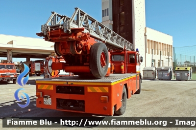 Fiat 684N
Vigili del Fuoco
Comando Provinciale di Ascoli Piceno
Distaccamento Permanente di Fermo (FM)
AutoScala allestimento Magirus-Macchi
VF 10057
Parole chiave: Fiat 684N VF10057