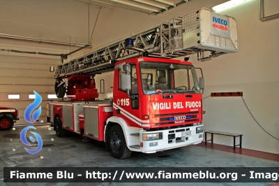 Iveco EuroFIre 150E27 I serie
Vigili del Fuoco
Comando Provinciale di Teramo
AutoScala da 37 metri allestimento Iveco-Magirus
VF 19425
Parole chiave: Iveco EuroFire_150E27_Iserie VF19425