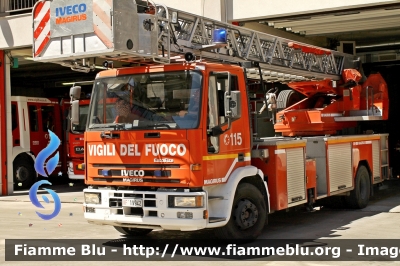 Iveco EuroFire 150E27 I serie
Vigili del Fuoco
Comando Provinciale di Terni
AutoScala da 37 metri allestimento Iveco-Magirus
VF 19942
Parole chiave: Iveco EuroFire_150E27_Iserie VF19942