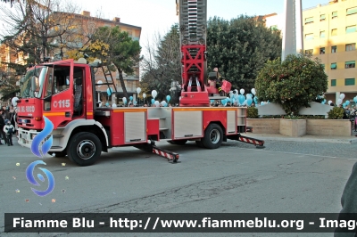 Iveco EuroFire 150E27 I serie
Vigili del Fuoco
Comando Provinciale di Ascoli Piceno
Autoscala da 37 metri allestimento Iveco-Magirus
VF 19236
Parole chiave: Iveco EuroFire_150E27_Iserie VF19236