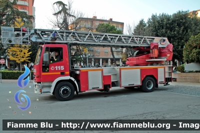 Iveco EuroFire 150E27 I serie
Vigili del Fuoco
Comando Provinciale di Ascoli Piceno
Autoscala da 37 metri allestimento Iveco-Magirus
VF 19236
Parole chiave: Iveco EuroFire_150E27_Iserie VF19236