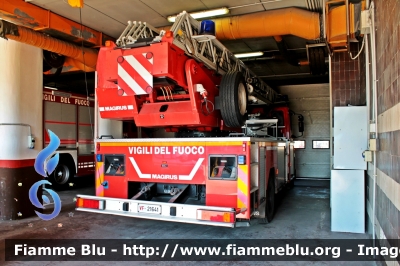 Iveco EuroFire 150E28 I serie
Vigili del Fuoco
Comando Provinciale di Rieti
AutoScala da 30 metri allestimento Iveco-Magirus
VF 21641
Parole chiave: Iveco EuroFire_150E28_Iserie VF21641