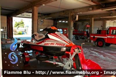 Bombardier Sea Doo GTI 4-Tec 130
Vigili del Fuoco
Comando Provinciale di Macerata
Distaccamento Permanente di Civitanova Marche (MC)
VF MDA38
Parole chiave: Bombardier Sea_Doo_GTI_4-Tec_130 VFMDA38