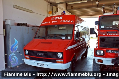 Iveco Daily I serie
Vigili del Fuoco
Comando Provinciale di Ascoli Piceno
Distaccamento Permanente di Fermo (FM)
Ex-Nucleo NBCR attualmente usato per trasporto materiale
VF11914
Parole chiave: Iveco Daily_Iserie VF11914