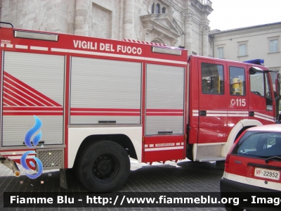 Iveco EuroFire 140E28 4x4 I serie
Vigili del Fuoco
Comando Provinciale di Ascoli Piceno
AutoPompaSerbatoio allestimento Iveco-Magirus
VF 22765
Parole chiave: Iveco EuroFire_140E28_4x4_Iserie VF22765