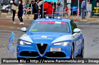 Alfa Romeo Nuova Giulia Q4
Polizia di Stato
Polizia Stradale
POLIZIA M2700
in scorta al Giro d'Italia 2021
Vettura "1"
Parole chiave: Alfa-Romeo / Nuova_Giulia_Q4 / POLIZIAM2700 / Giro_D_Italia_2021