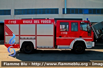 Iveco EuroFire 150E27 I serie
Vigili del Fuoco
Comando Provinciale di Firenze
Distaccamento Volontario di Calenzano (FI)
AutoPompaSerbatoio allestimento Iveco-Magirus
VF 18149
Fotografato presso l'Officina Iveco Luigi Ferrari
Parole chiave: Iveco EuroFire_150E27_Iserie VF18149