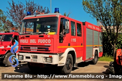 Iveco EuroFire 150E27 I serie
Vigili del Fuoco
Comando Provinciale di Chieti
AutoPompaSerbatoio allestimento Iveco-Magirus
VF 18550
Fotografato presso l'Officina Iveco Luigi Ferrari
Parole chiave: Iveco EuroFire_150E27_Iserie VF18550