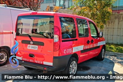 Fiat Doblò II serie
Vigili del Fuoco
Comando Provinciale di Pescara
VF 24829
Fotografato presso l'officina Iveco Luigi Ferrari
Parole chiave: Fiat Doblò_IIserie