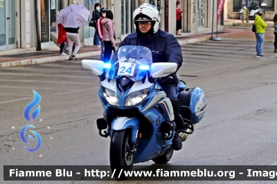 Yamaha FJR 1300 II serie
Polizia di Stato
Polizia Stradale
Allestimento Elevox
POLIZIA G3149
in scorta al Giro d'Italia 2021
Moto "24"
Parole chiave: Yamaha / FJR_1300_IIserie / POLIZIAG3149 / Giro_D_Italia_2021