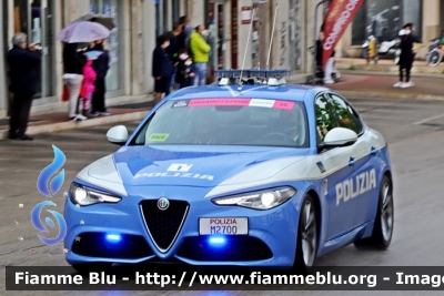 Alfa Romeo Nuova Giulia Q4
Polizia di Stato
Polizia Stradale
POLIZIA M2700
in scorta al Giro d'Italia 2021
Vettura "1"
Parole chiave: Alfa-Romeo / / / Nuova_Giulia_Q4 / / / POLIZIAM2700 / / / Giro_D_Italia_2021