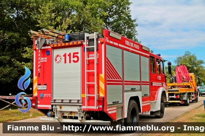 Iveco EuroFire 140E28 4x4 I serie
Vigili del Fuoco
Comando Provinciale di Ascoli Piceno
AutoPompaSerbatoio allestimento Iveco-Magirus
VF 22765
Parole chiave: Iveco EuroFire_140E28_4x4_Iserie VF22765