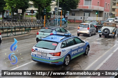 Skoda Octavia Wagon V serie
Polizia di Stato
Polizia Stradale
Allestimento Focaccia
POLIZIA M6371
Auto 4
In scorta alla Mille Miglia 2023
Parole chiave: Skoda Octavia_Wagon_Vserie POLIZIAM6371 1000_Miglia_2023