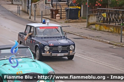 Alfa Romeo Giulia Super 1.6
Carabinieri
Veicolo storico
EI 459567
Millrmiglia 2023
Parole chiave: Alfa_Romeo Giulia_Super_1.6 EI459567 Milemiglia_2023