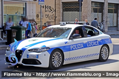 Alfa Romeo Nuova Giulia Restyle
Polizia Locale Macerata
Allestimento Celiani
POLIZIA LOCALE YA 718 AN
Parole chiave: Alfa_Romeo / Nuova_Giulia_Restyle / POLIZIALOCALEYA718AN