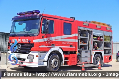 Mercedes-Benz Actros 1841 II serie 
Vigili del Fuoco
Comando Provinciale di Pescara
AutoPompaSerbatoio allestimento BAI
VF 23353
Parole chiave: Mercedes-Benz Actros_1841_IIserie VF_23363